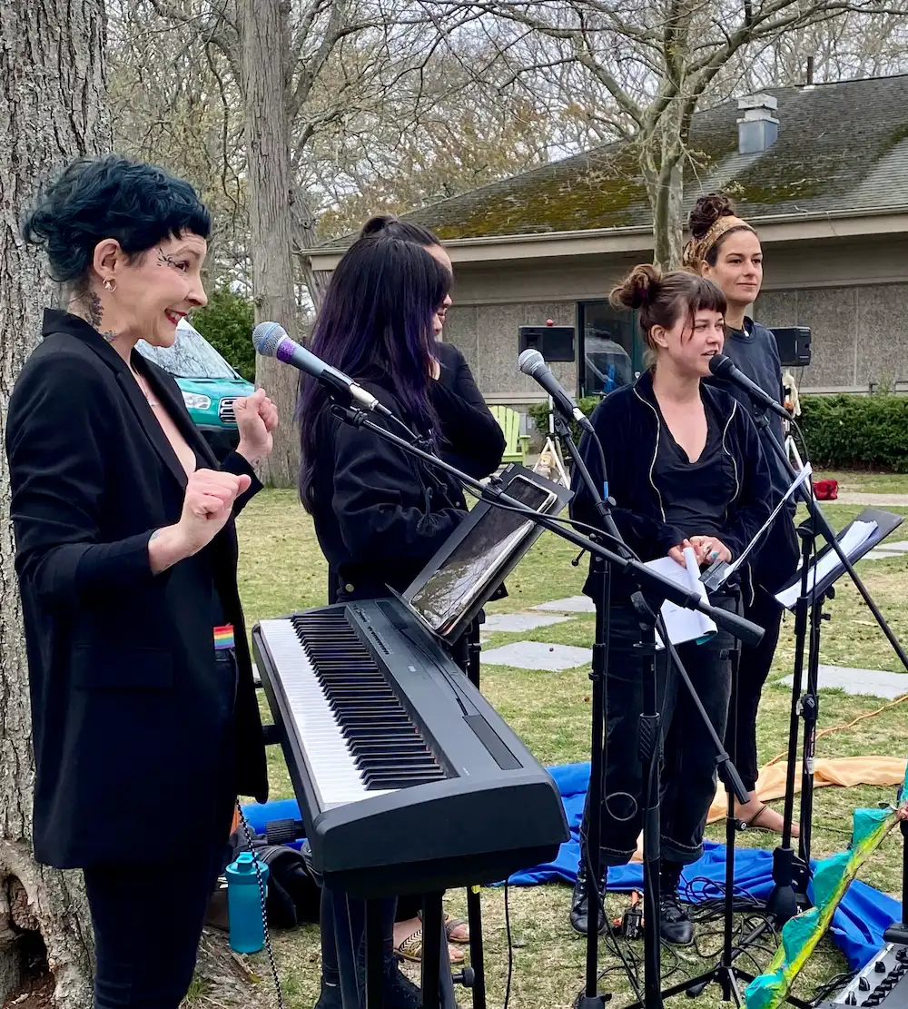 Sarah performing with Beauty Below band